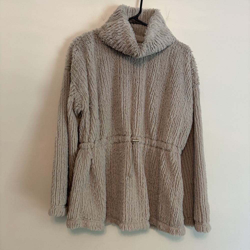 NWT Cupio Medium Gray Faux Fur Cowl Neck Sweater‎ Top Silver Sky Cozy Flattering